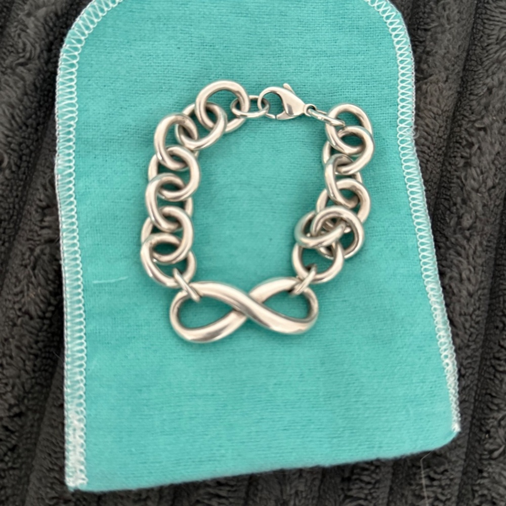 BRAND NEW !!!! Authentic Tiffany & Co Infinity Bracelet (7.5" Med) - Picture 4 of 14